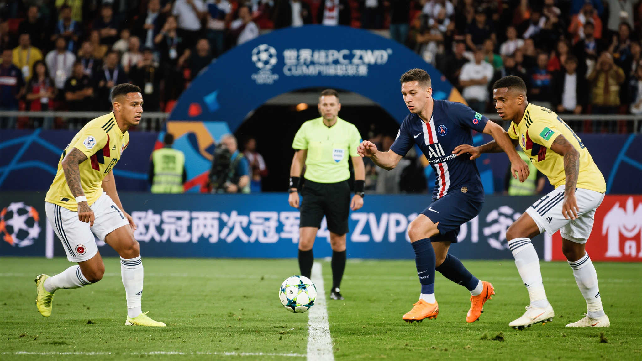 今年的世俱杯吸引了豪门球队悉数到场。特别是在某支曾