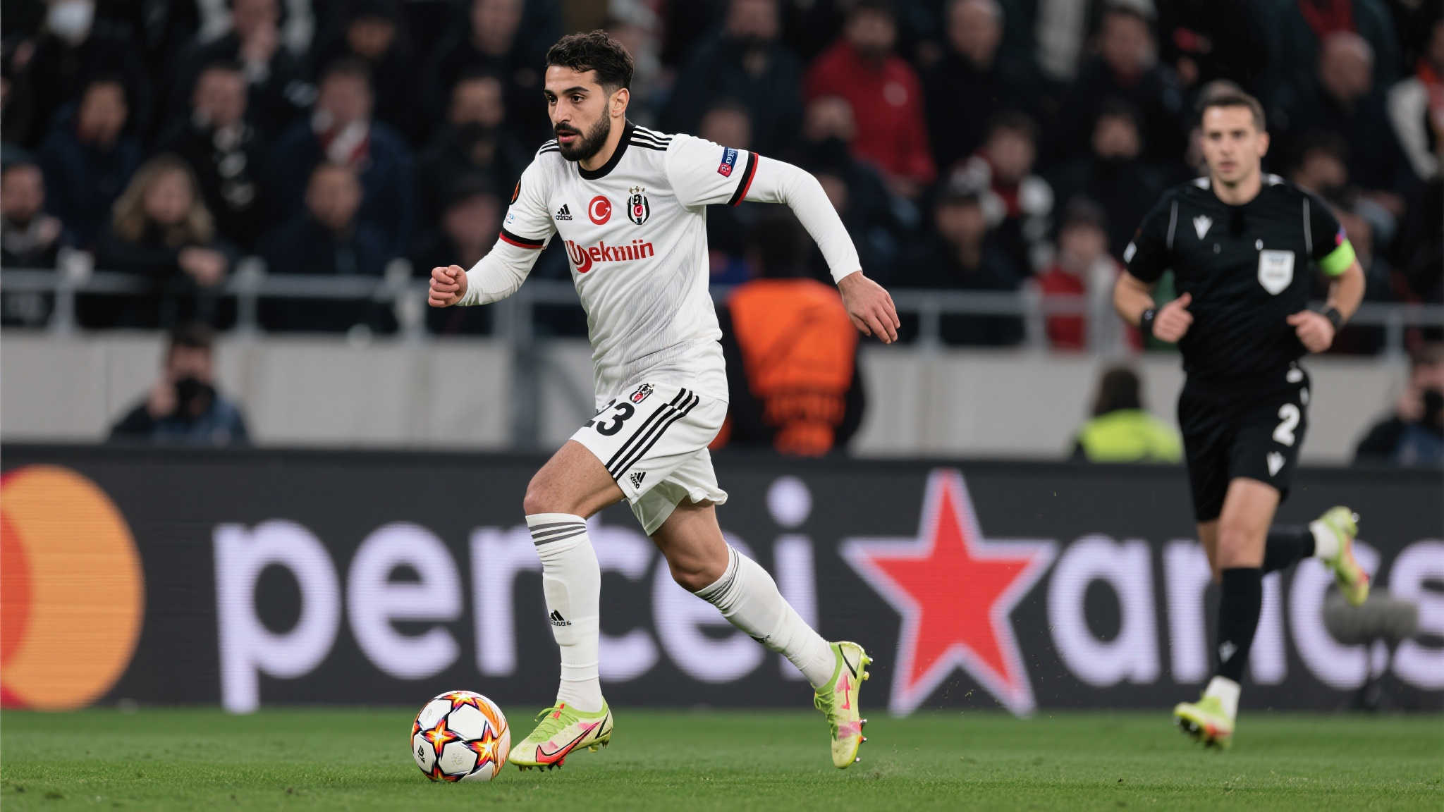 技术全面助推他稳占主力位置
伊尔迪兹不仅具备卓越